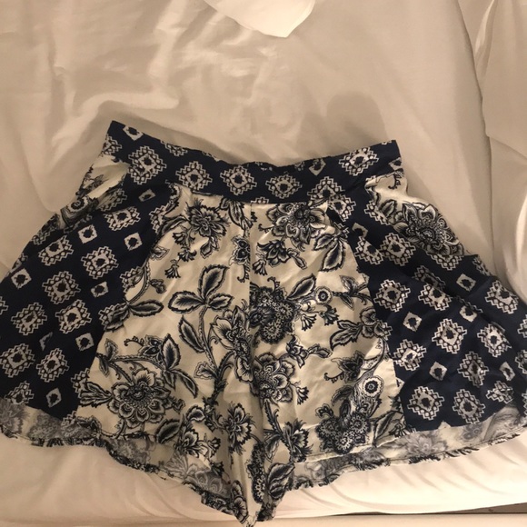 Pattern Shorts - Picture 3 of 5